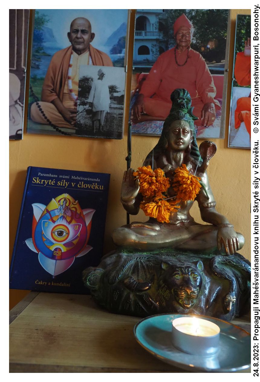 Svámí Gyaneshwarpuri podporuje Mahéšvaránandovu knihu 